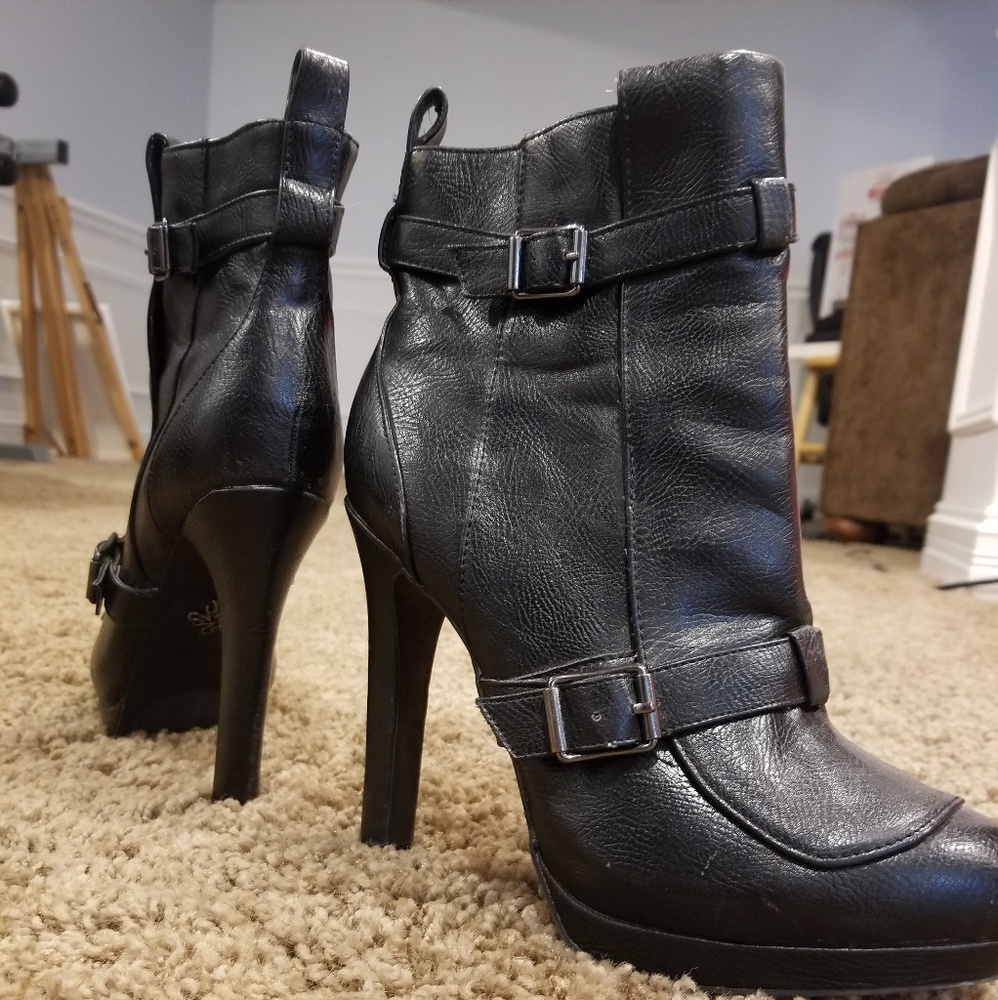 Vera wang high heel booties